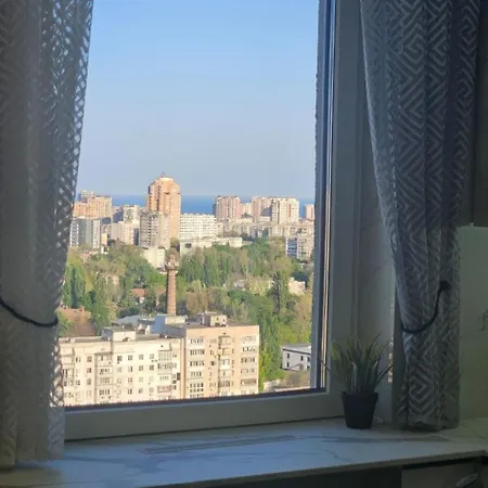 видовая премиум-класса в центре города вблизи моря Apartment